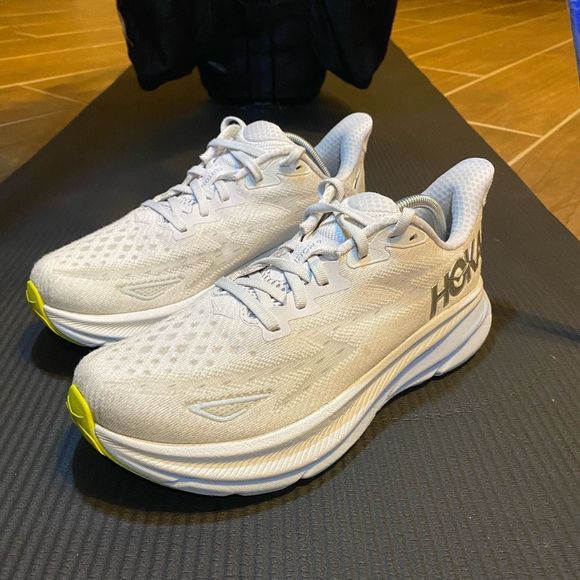 HOKA ONE ONE CLIFTON 9 - Women’s Running Shoes - SIZE 7.5B - Picture 1 of 11